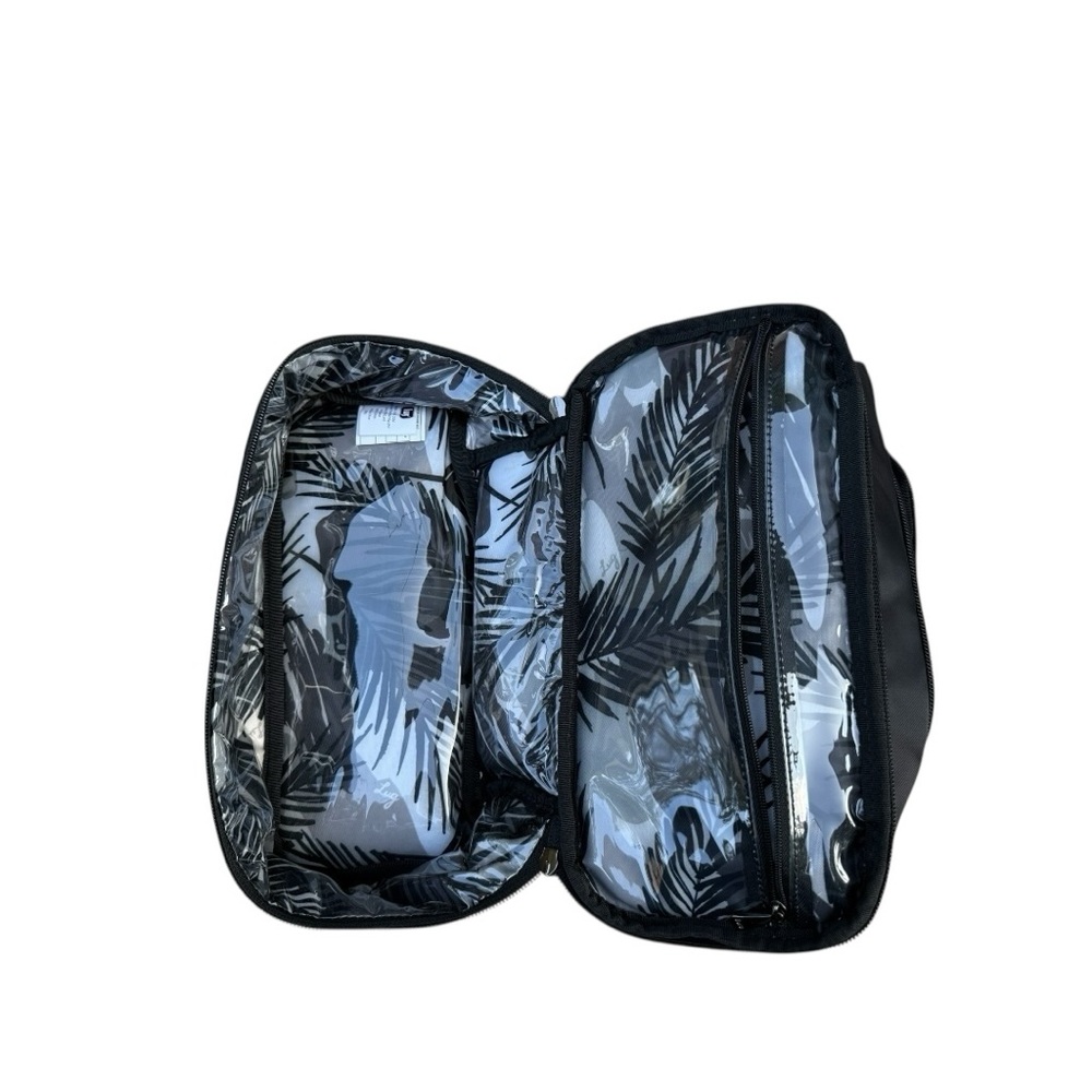 Lug Black Quilted Men's or Women’s Toiletry Bag NWT. Great for traveling. - Picture 6 of 11